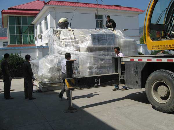 即墨大型設備搬運現(xiàn)場